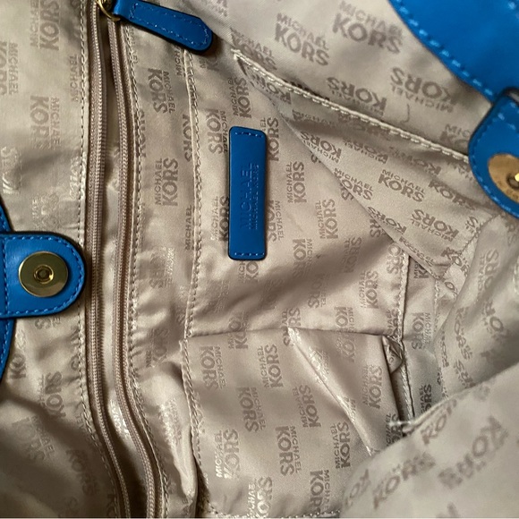 Michael Kors Lilly Heritage blue large tote , leather with gold chain straps. - Picture 3 of 8
